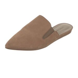 Description
•   Jenni Kayne Suede Mules
•   Brown
•   Semi-Pointed Toes